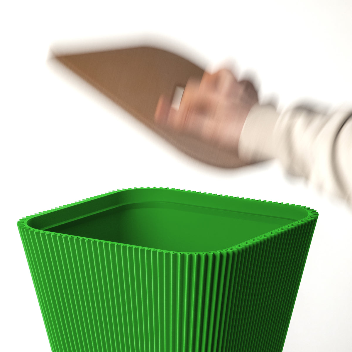 Beistelltisch Pyramide in grün aus dem 3D Druck mit abgenommenem Korkdeckel und Stauraum #farbe_grün