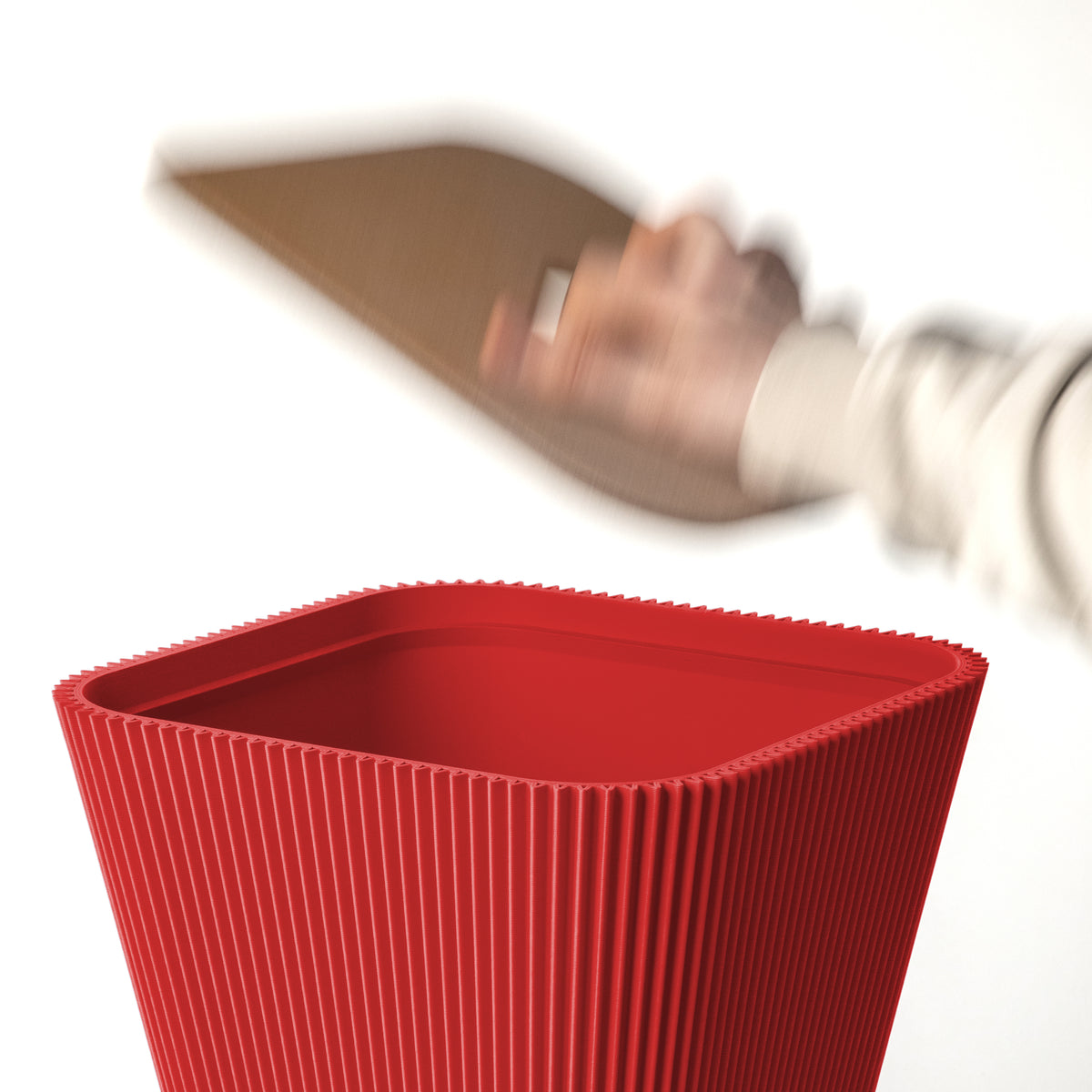 Beistelltisch Pyramide in rot aus dem 3D Druck mit abgenommenem Korkdeckel und Stauraum #farbe_rot